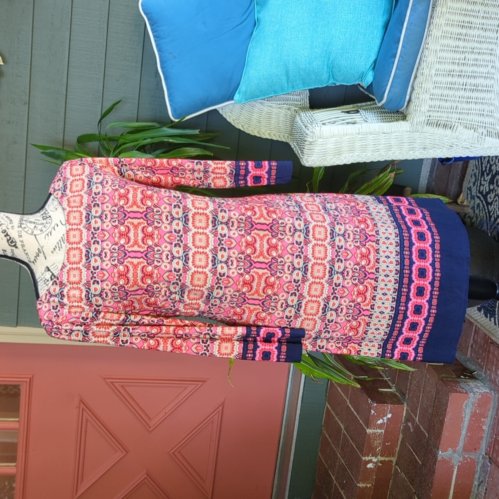 Vince Camuto dress, size 8, like new, beautiful bright colors and lined.